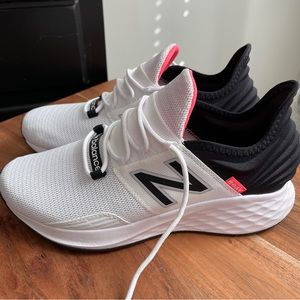 New Balance Women's Fresh Foam Roav V1 Running Shoe
